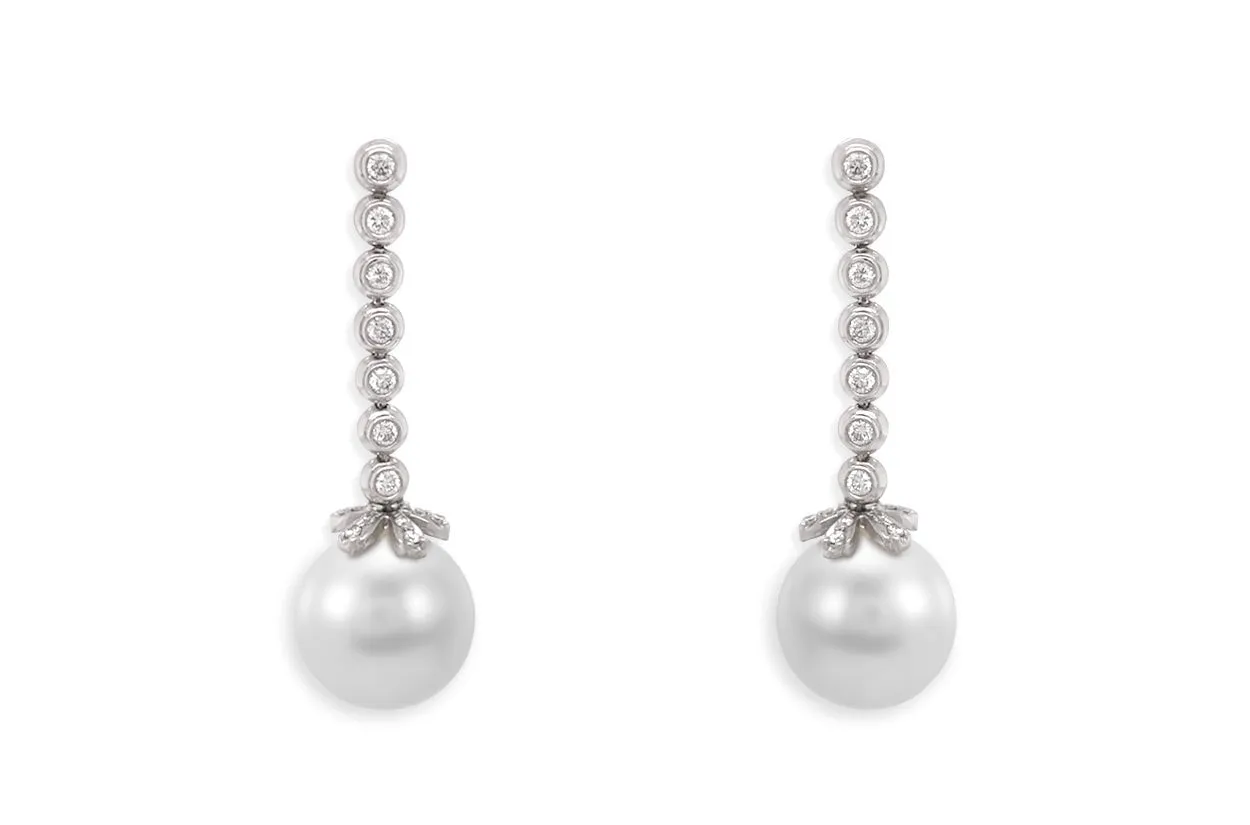 Earrings 18kt Gold Dangle Pearls & Bezel Setting Diamonds