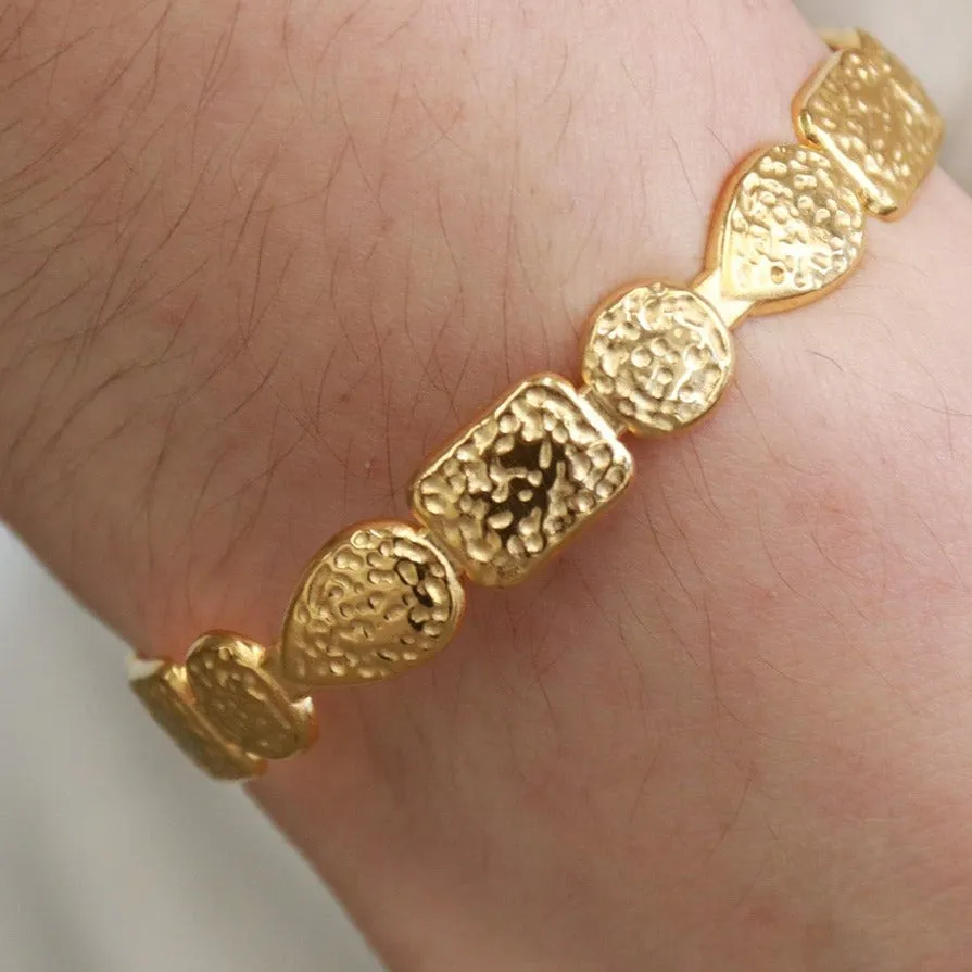 Elegant Stainless Steel Cuff Bangle with Luxurious 18K Gold Plating – Sophisticated Jewelry for Any Occasion