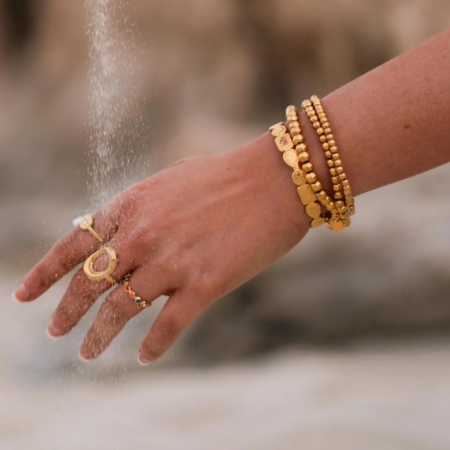 Elegant Stainless Steel Cuff Bangle with Luxurious 18K Gold Plating – Sophisticated Jewelry for Any Occasion