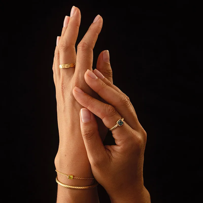 Linea Ring, Blue Sapphire, 9kt Yellow Gold