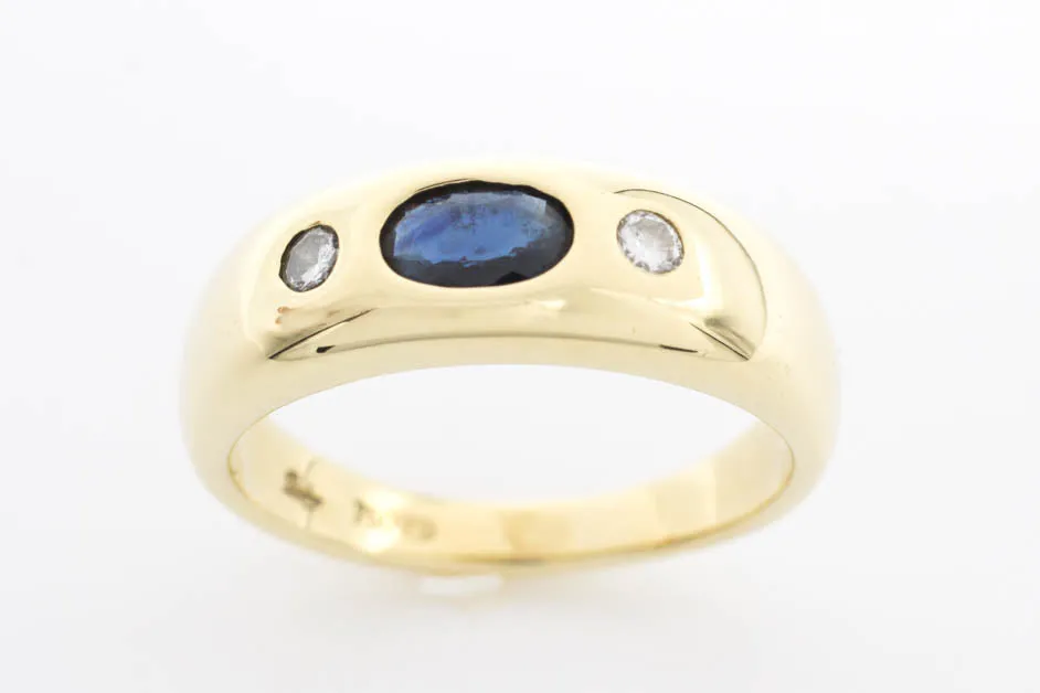 Sapphire and diamond trilogy ring in 18 carat gold.